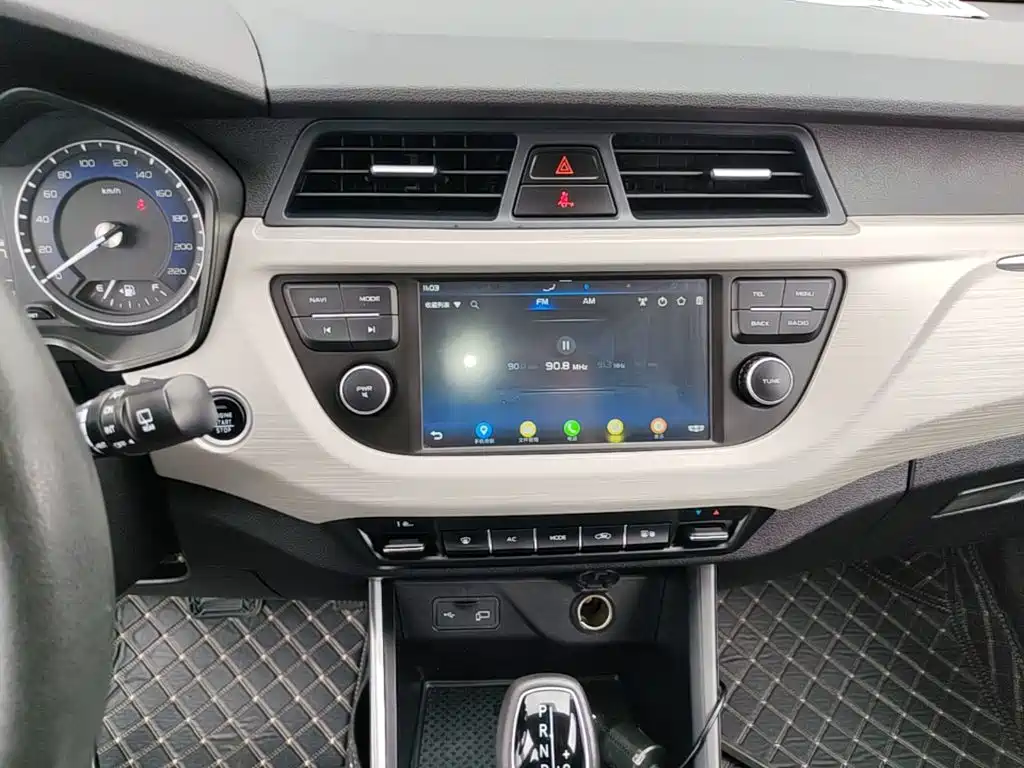 Geely Vision X3 2020 — фото 13