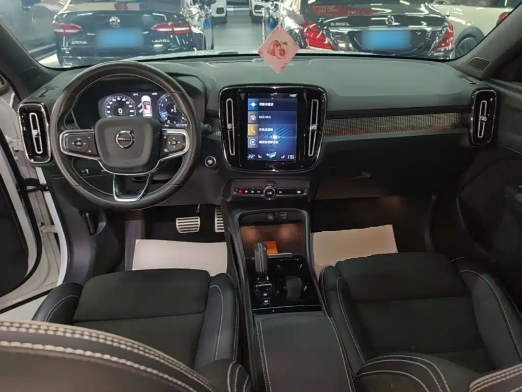 Volvo XC40 2020 — фото 10