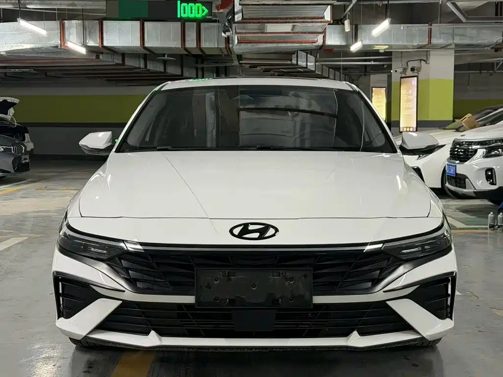 Hyundai Elantra 2023 — фото 2