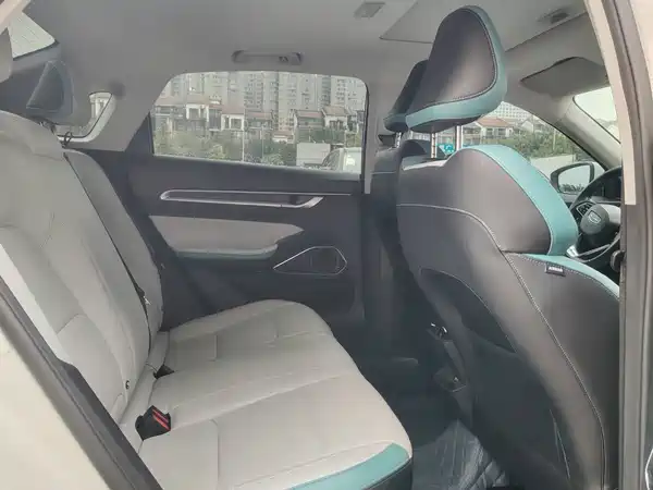 Geely Emgrand 2023