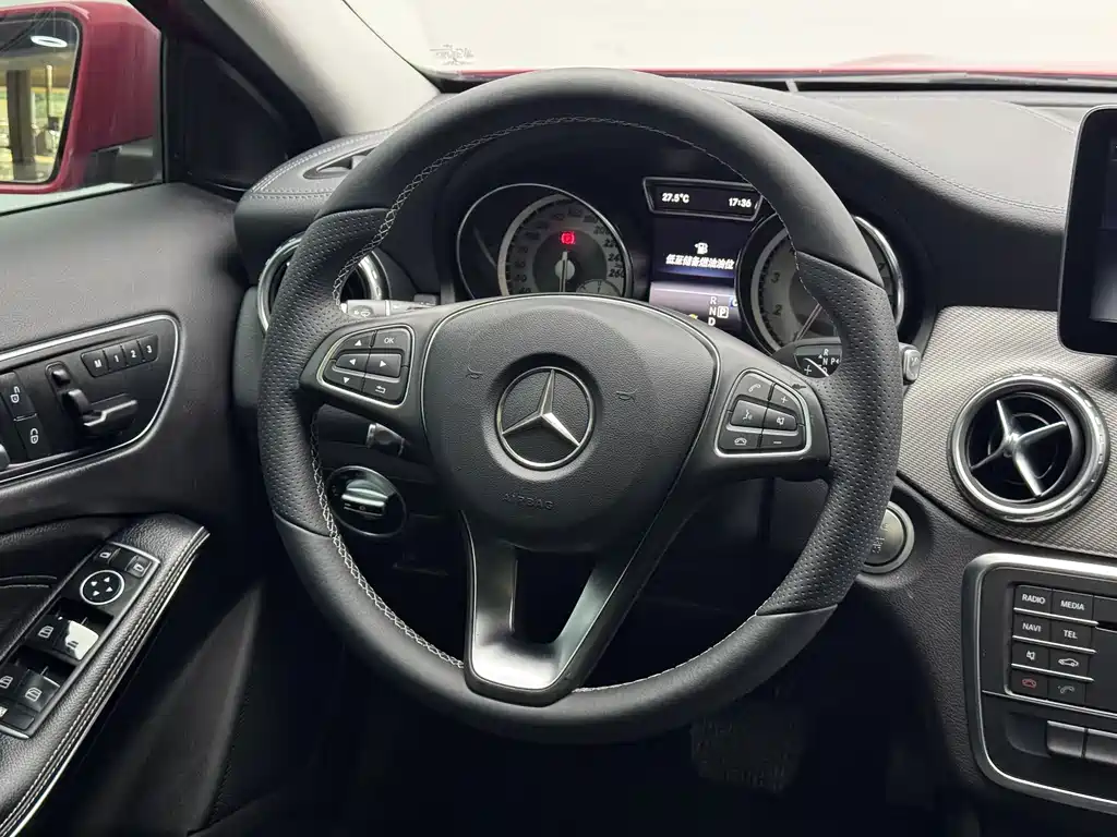 Mercedes-Benz GLA 2016 — фото 18