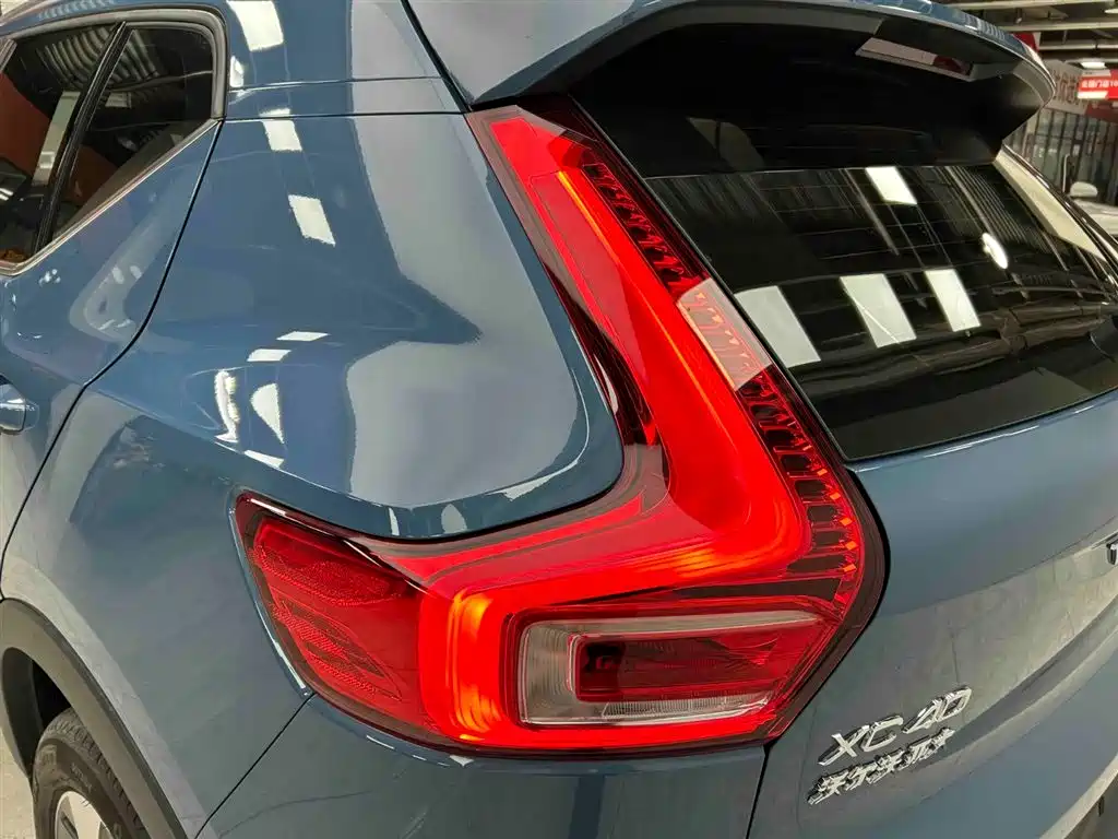 Volvo XC40 2023 — фото 19