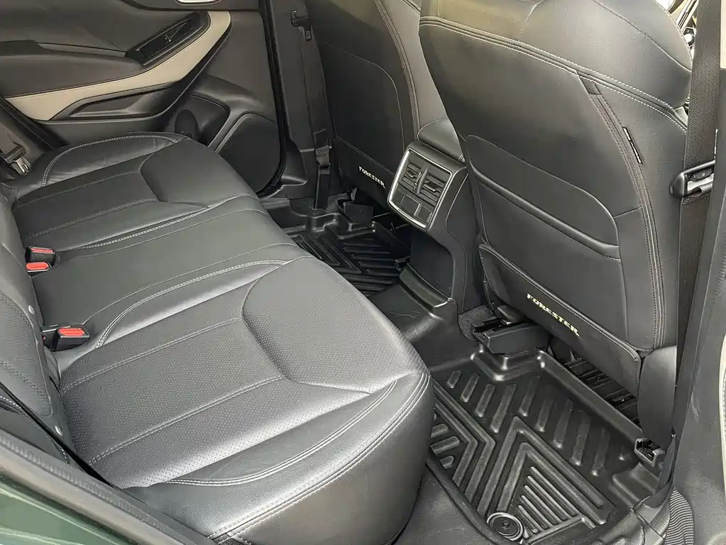 Subaru Forester 2022 — фото 11