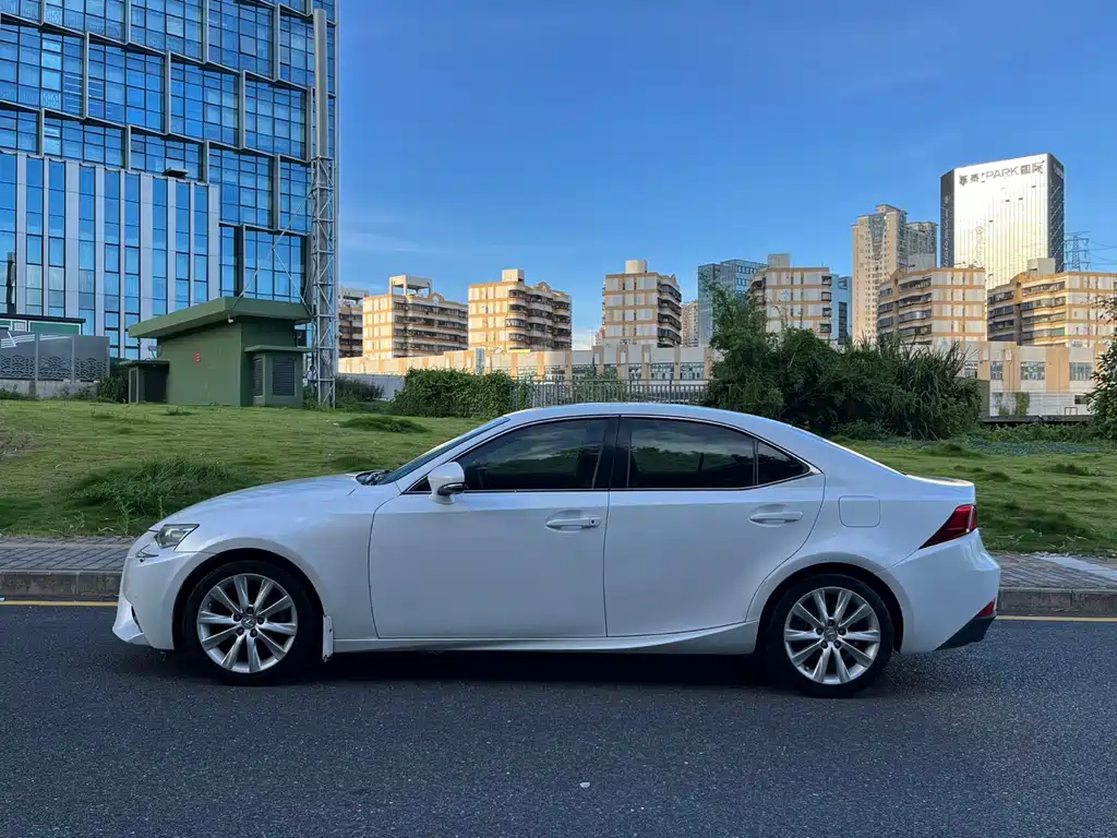 Lexus IS 2013