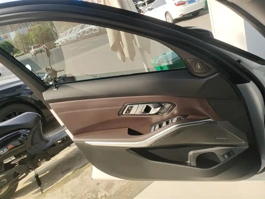 BMW 3 Series 2025