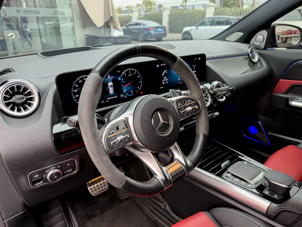 Mercedes-Benz GLA AMG 2023 — фото 13