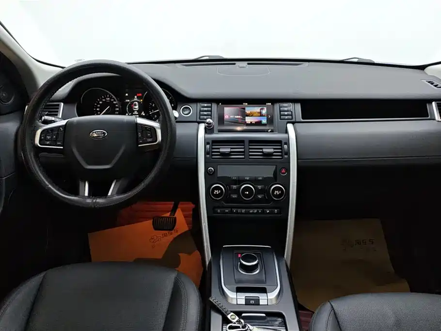 Land Rover Discovery Sport 2018 — фото 12