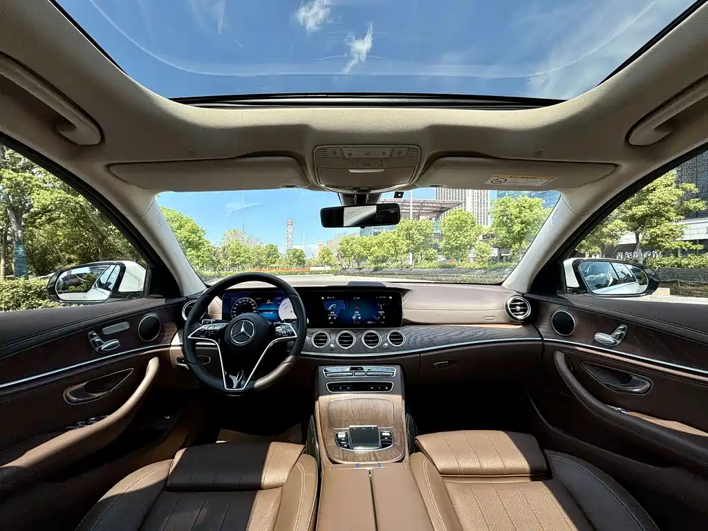Mercedes-Benz E-Class 2023 — фото 17