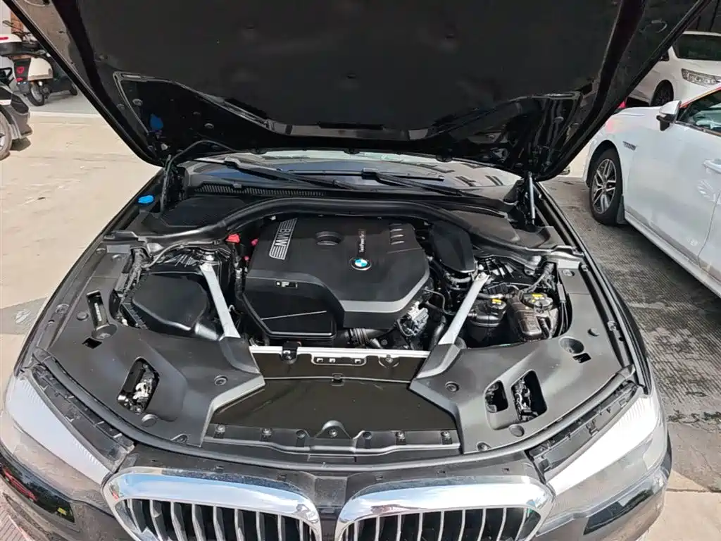BMW 5 Series 2018 — фото 19