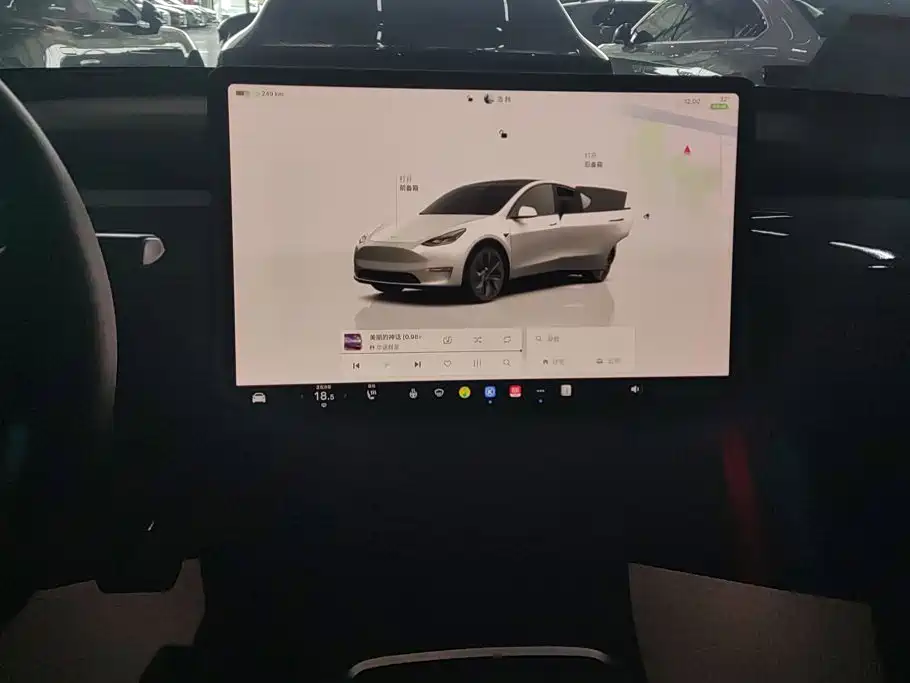 Tesla Model Y 2024 — фото 13