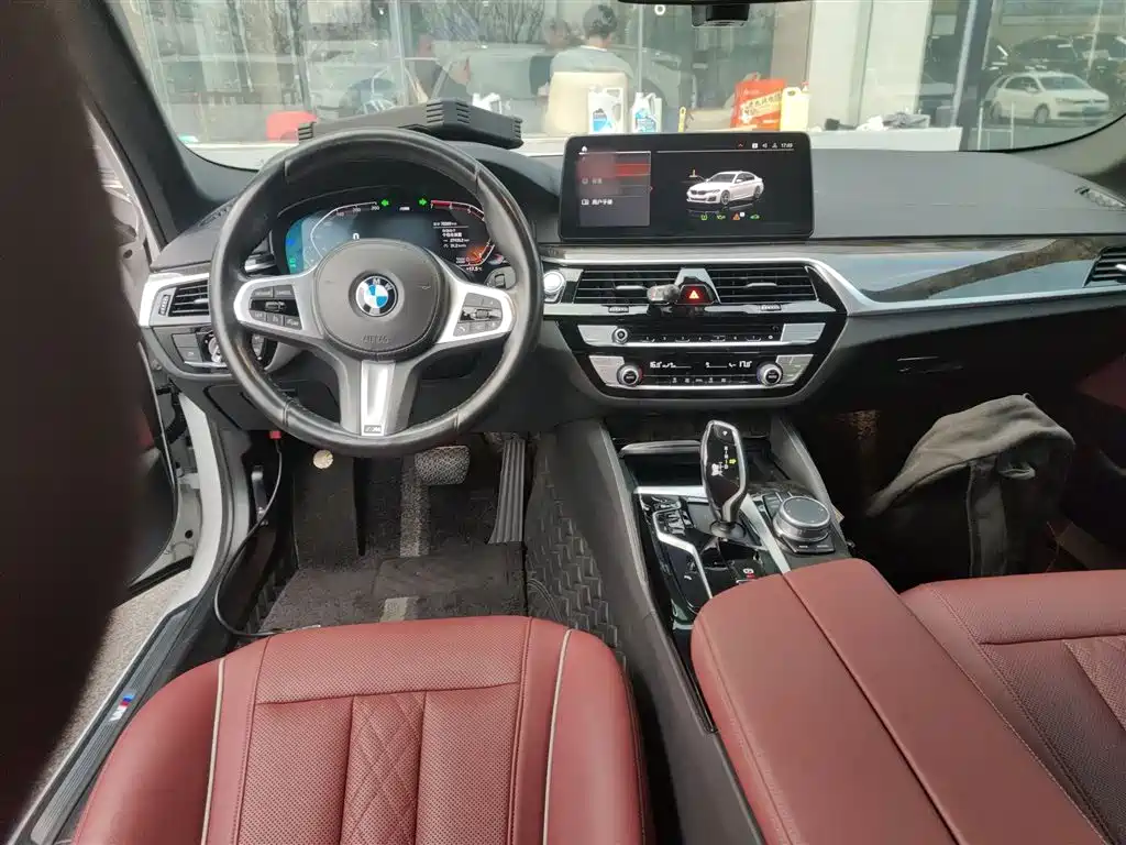 BMW 5 Series 2021 — фото 12
