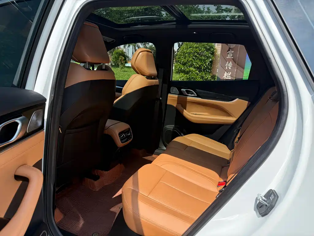 Geely Boyue L 2025 — фото 10