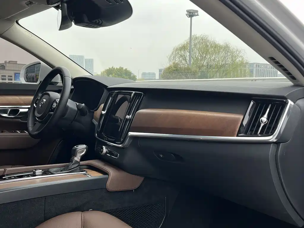 Volvo S90 2019 — фото 13