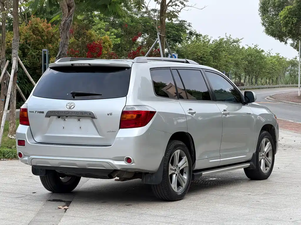 Toyota Highlander 2010 — фото 12
