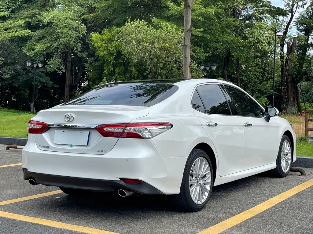 Toyota Camry 2021 — фото 4