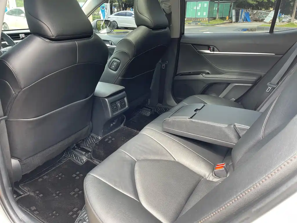 Toyota Camry 2021 — фото 17