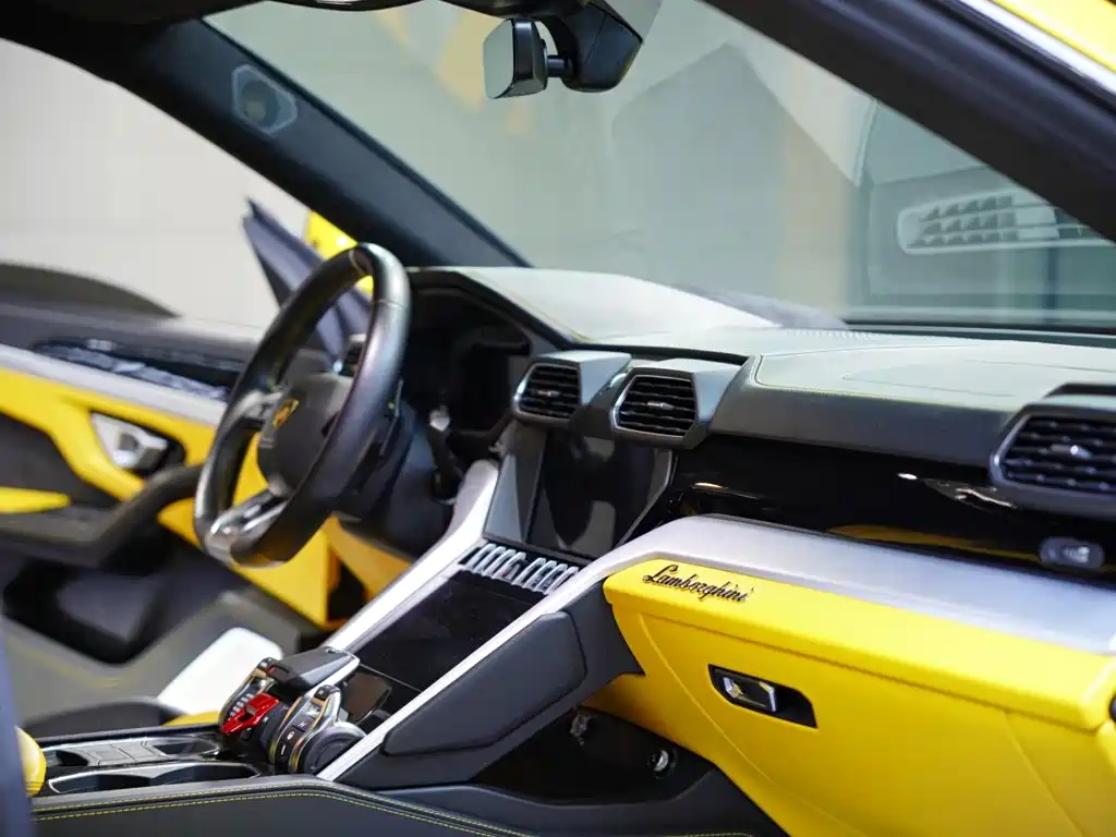 Lamborghini Urus 2019 — фото 32