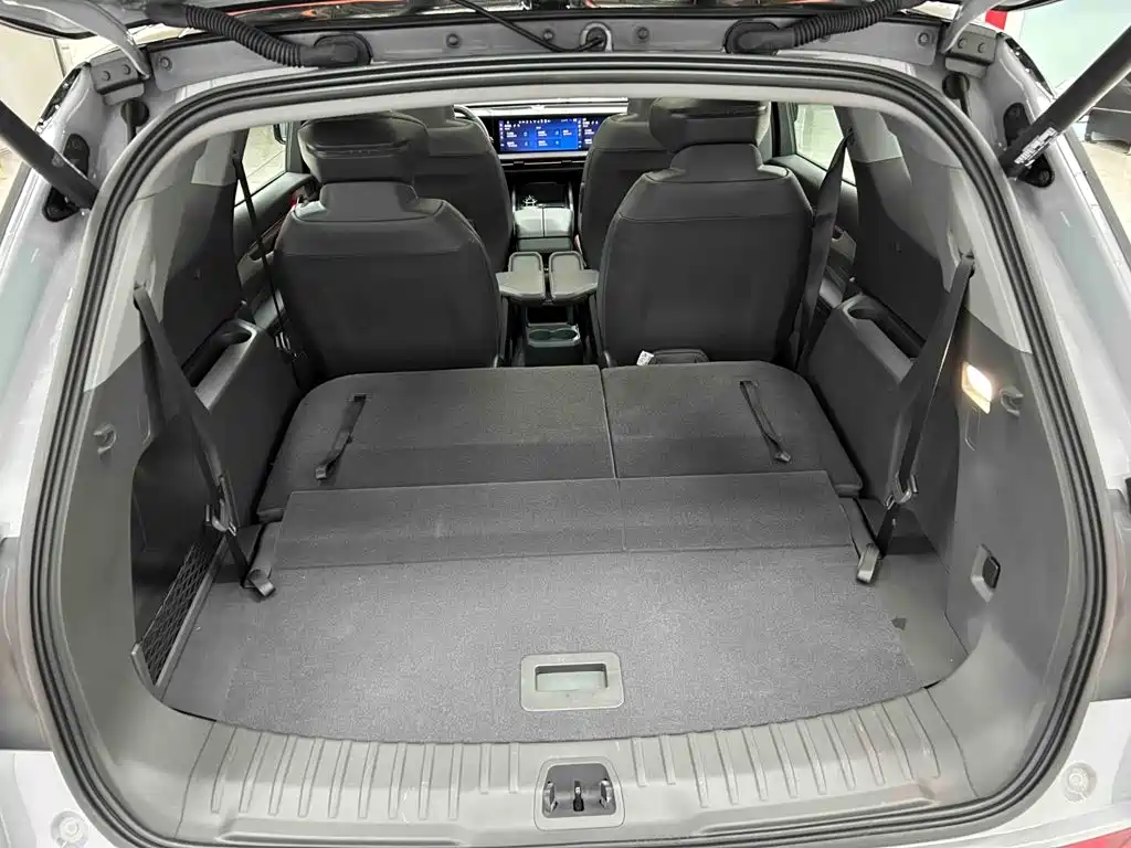 Ford Edge 2023 — фото 17