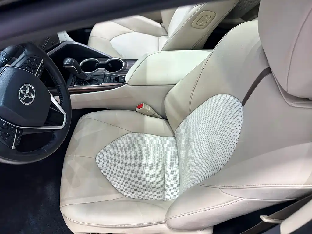 Toyota Camry 2019 — фото 12