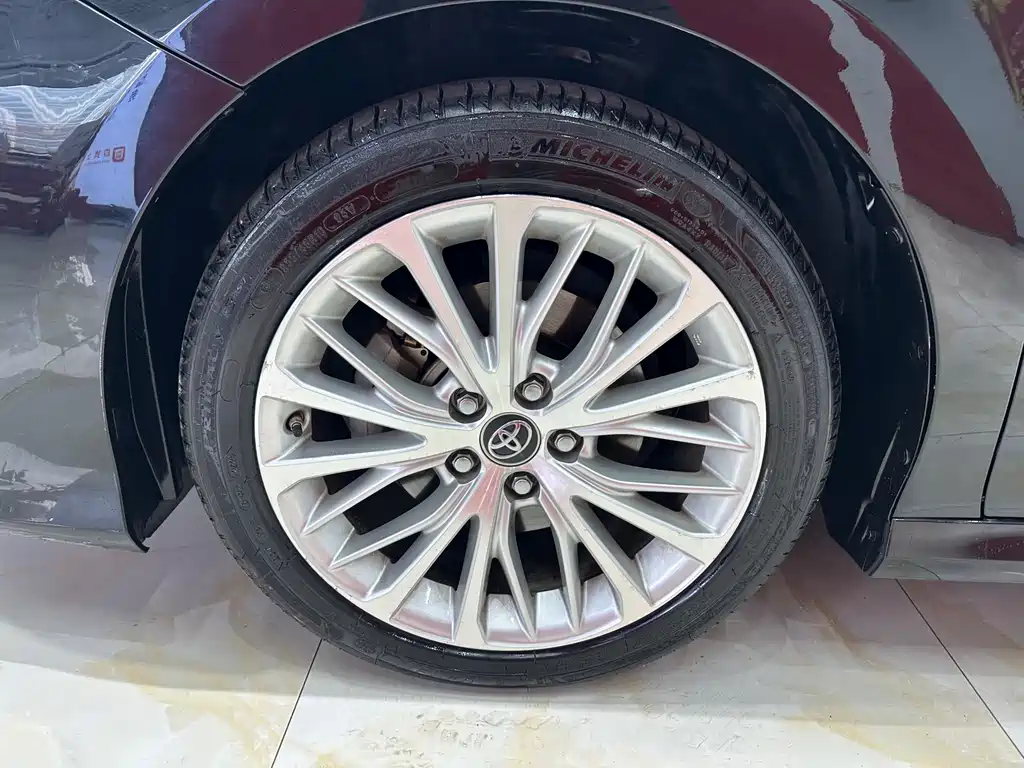 Toyota Camry 2019 — фото 10