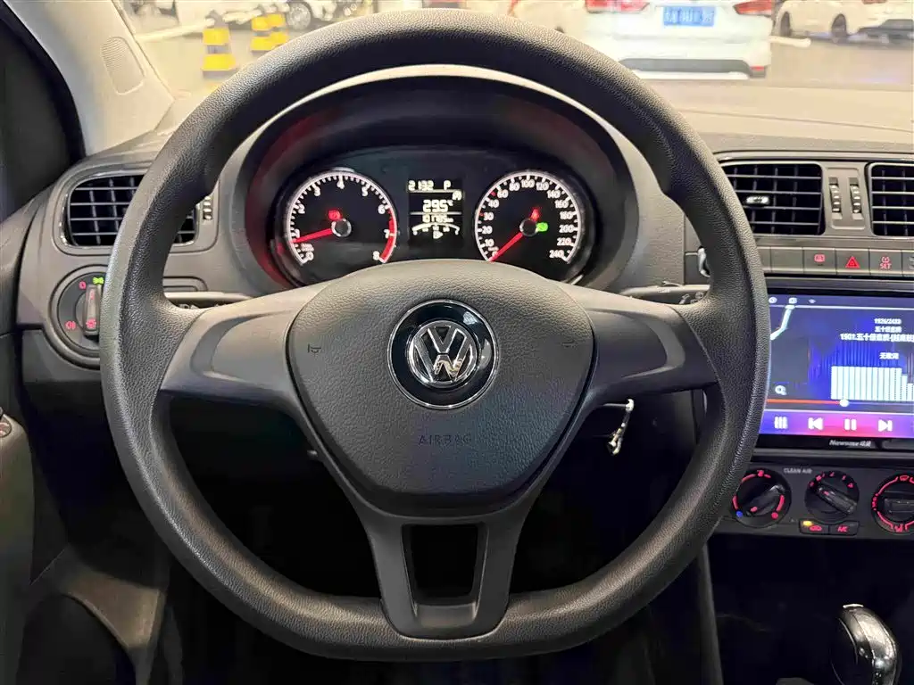 Volkswagen Polo 2018 — фото 23