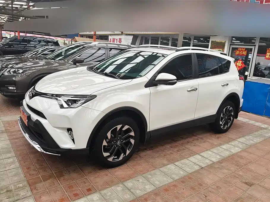 Toyota RAV4 2017 — фото 1
