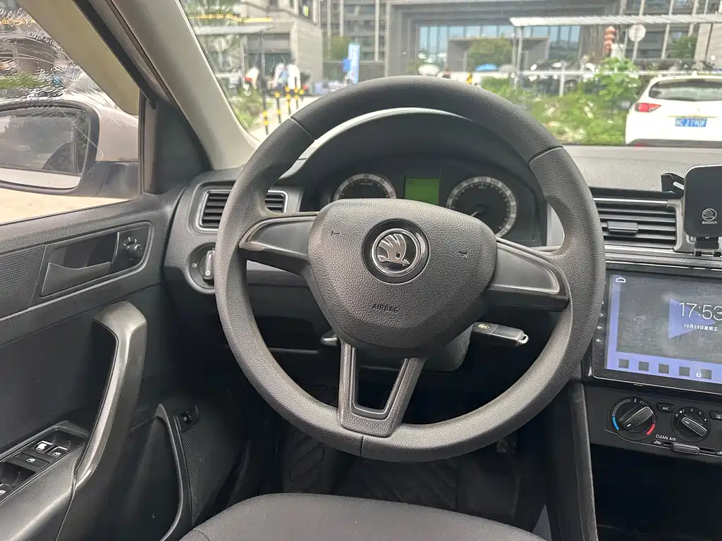 Skoda Rapid 2019 — фото 13