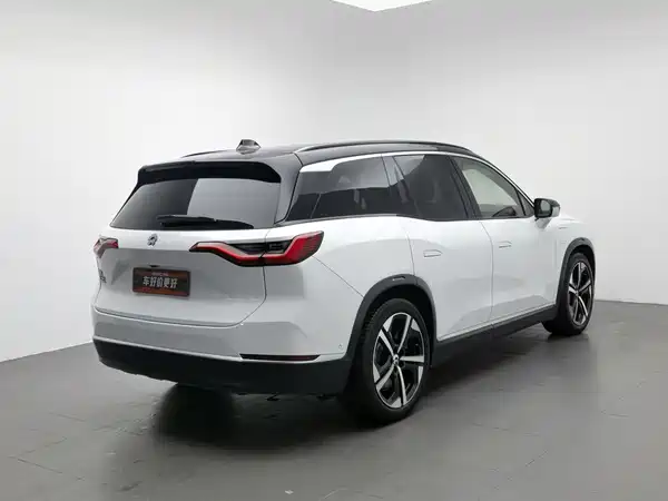 NIO ES8 2021