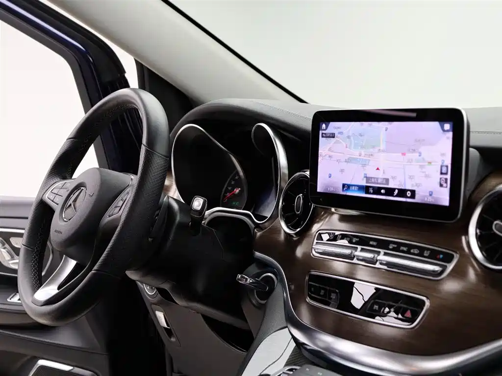 Mercedes-Benz V-Class 2022 — фото 15