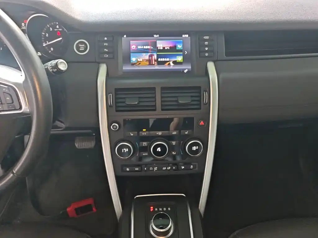 Land Rover Discovery Sport 2018 — фото 13