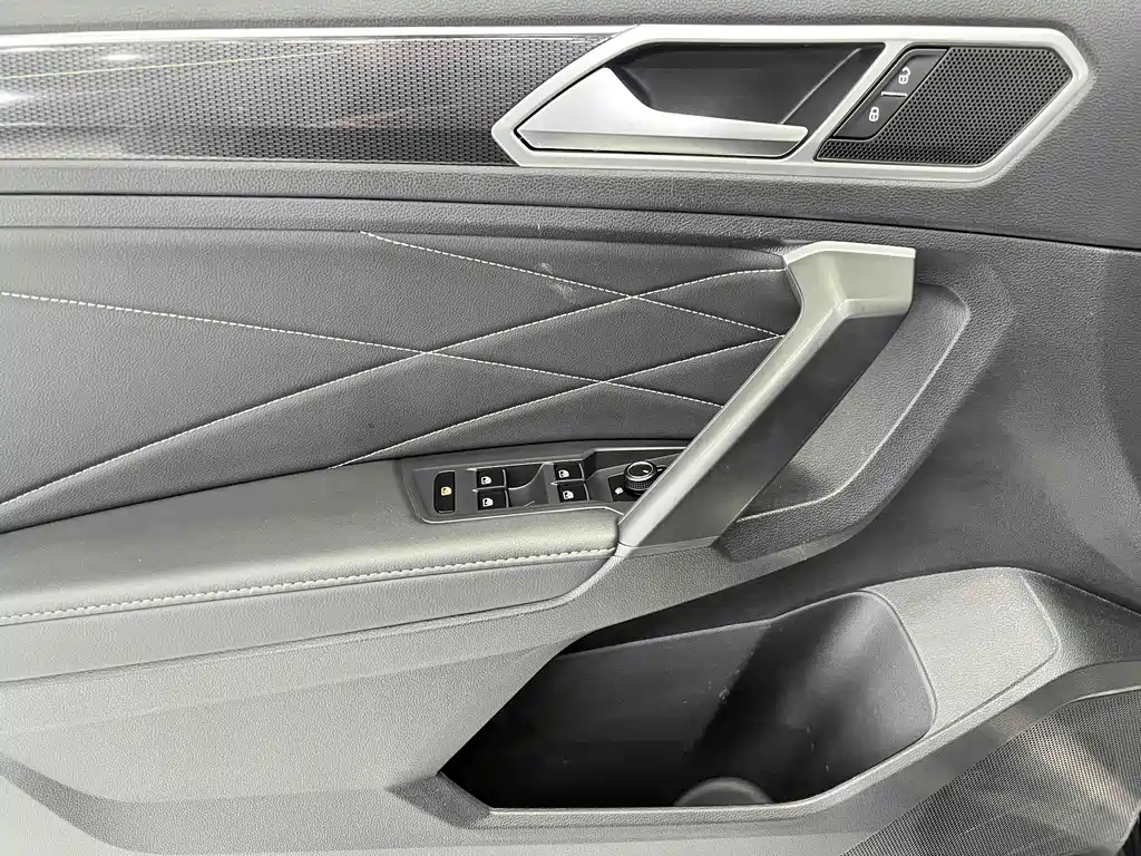 Volkswagen Tiguan L 2023 — фото 8