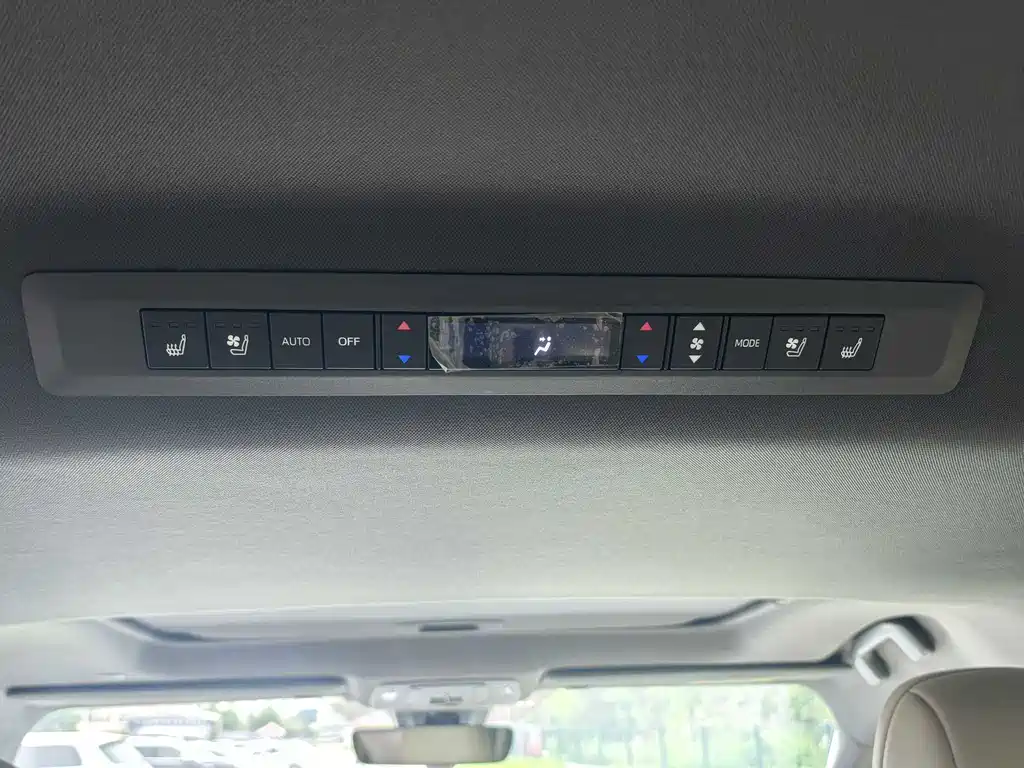 Toyota Sienna 2023 — фото 10
