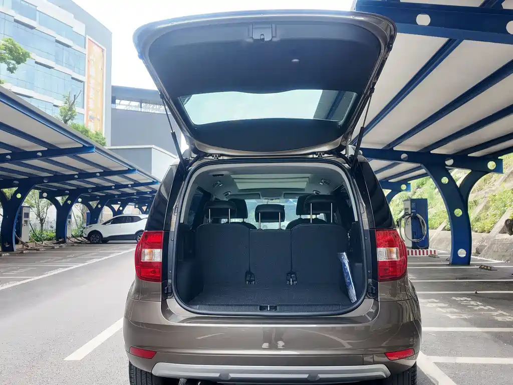 Skoda Yeti 2018 — фото 18