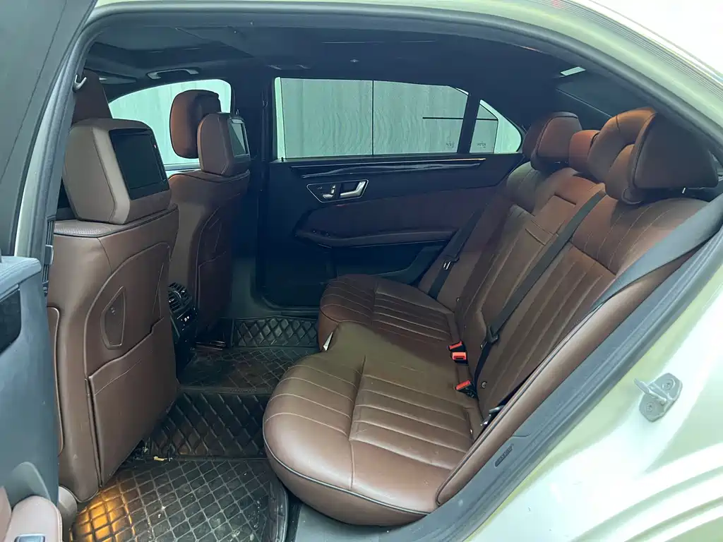 Mercedes-Benz E-Class 2015 — фото 17