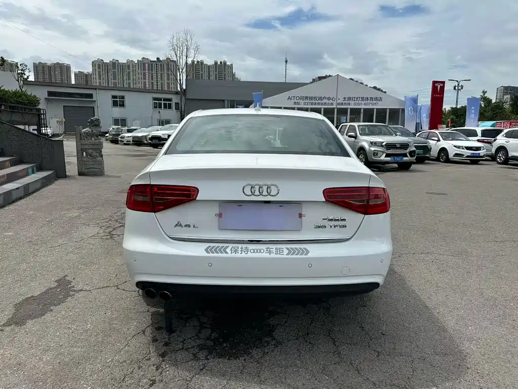 Audi A4L 2015
