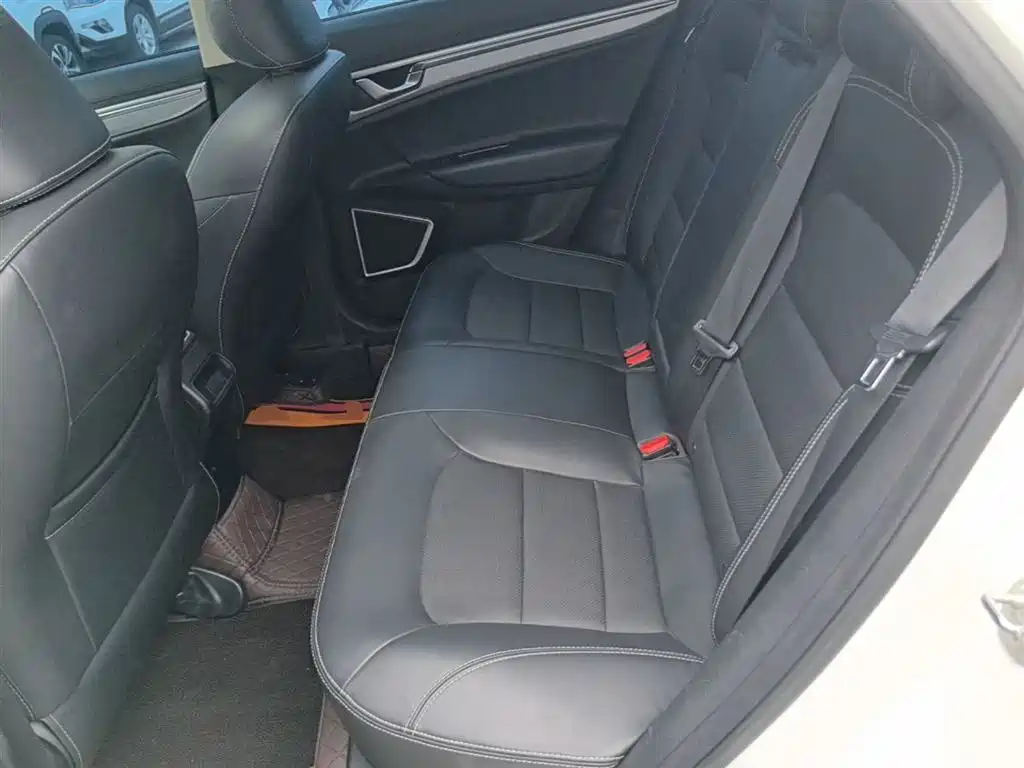 Geely Emgrand GS 2019 — фото 17