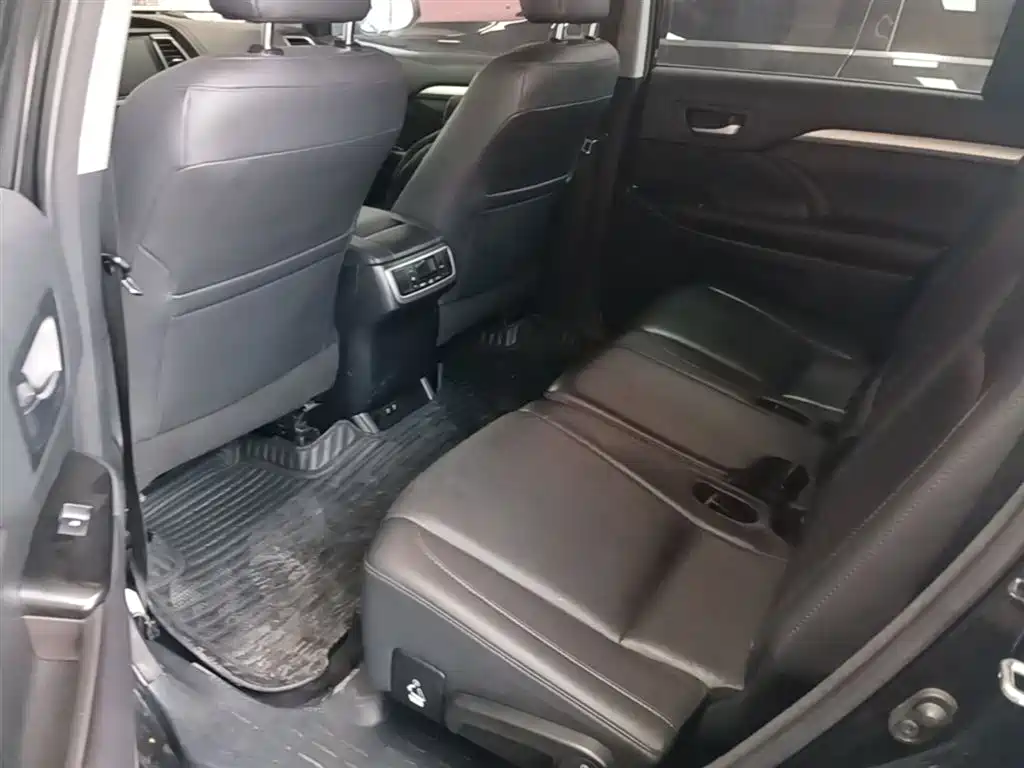 Toyota Highlander 2018 — фото 17