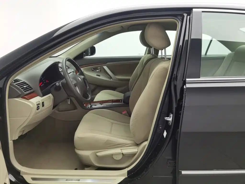 Toyota Camry 2014 — фото 10
