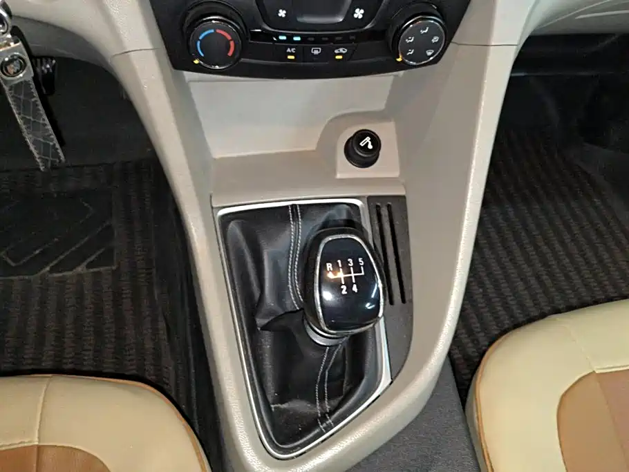 Buick Excelle GT 2017 — фото 16
