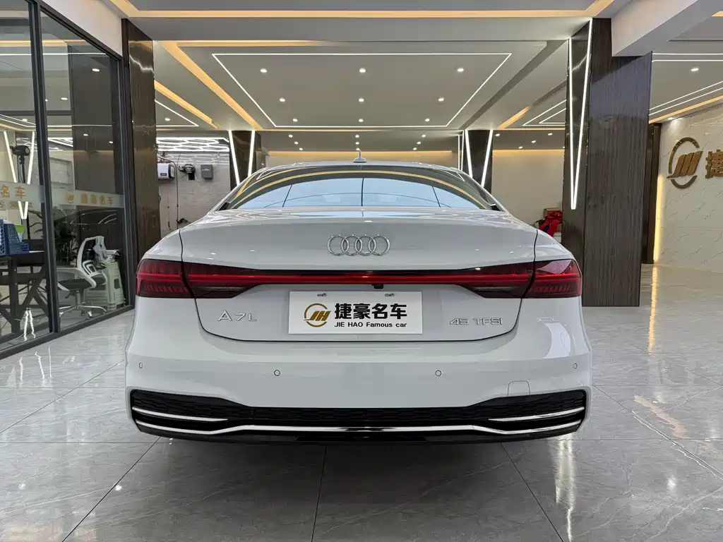 Audi A7L 2023 — фото 15