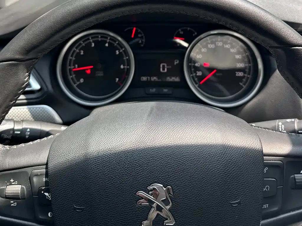Peugeot 408 2019 — фото 12