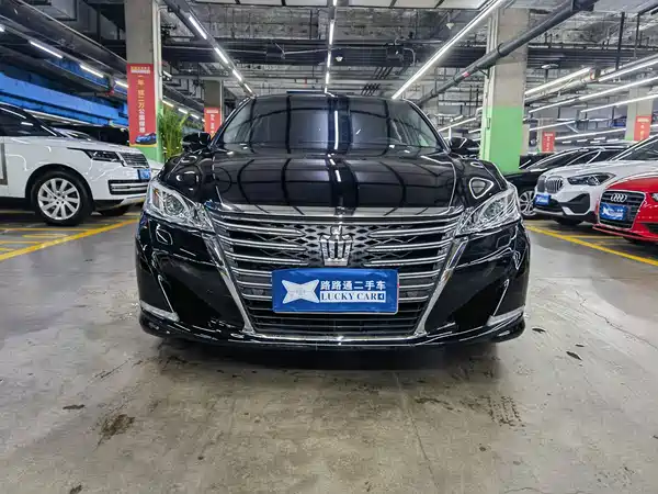Toyota Crown 2016
