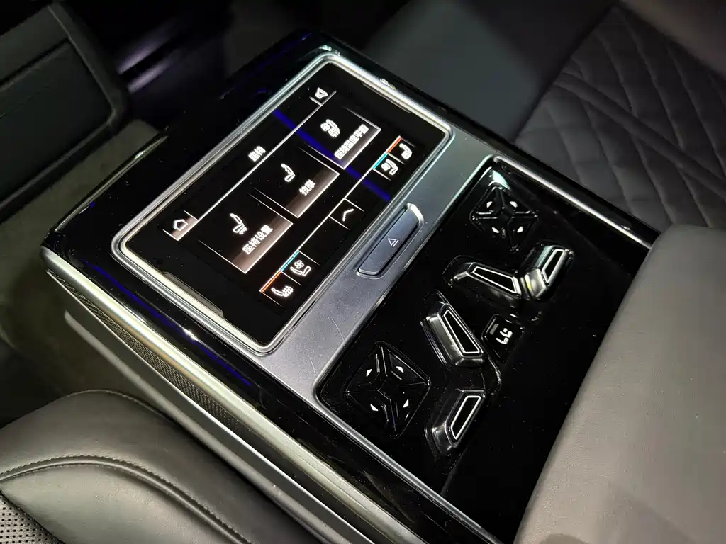 Audi S8 2021 — фото 20