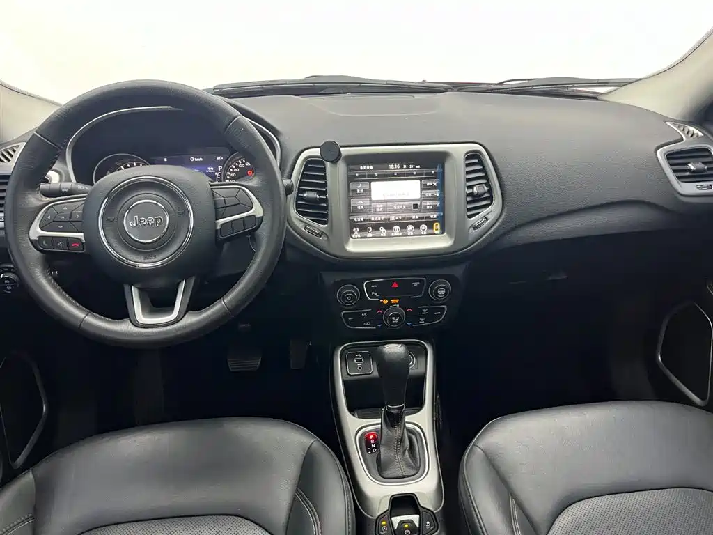 Jeep Compass 2018 — фото 3