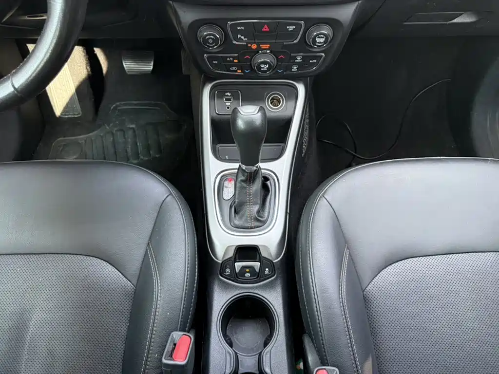 Jeep Compass 2018 — фото 17