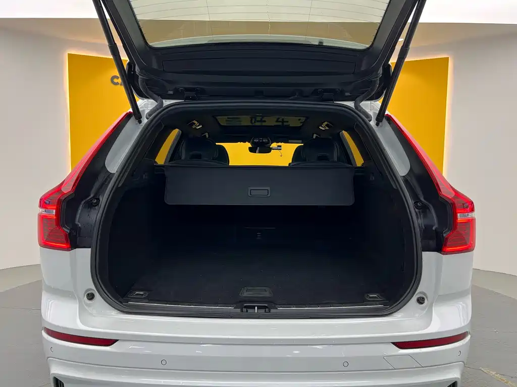 Volvo XC60 2023 — фото 28