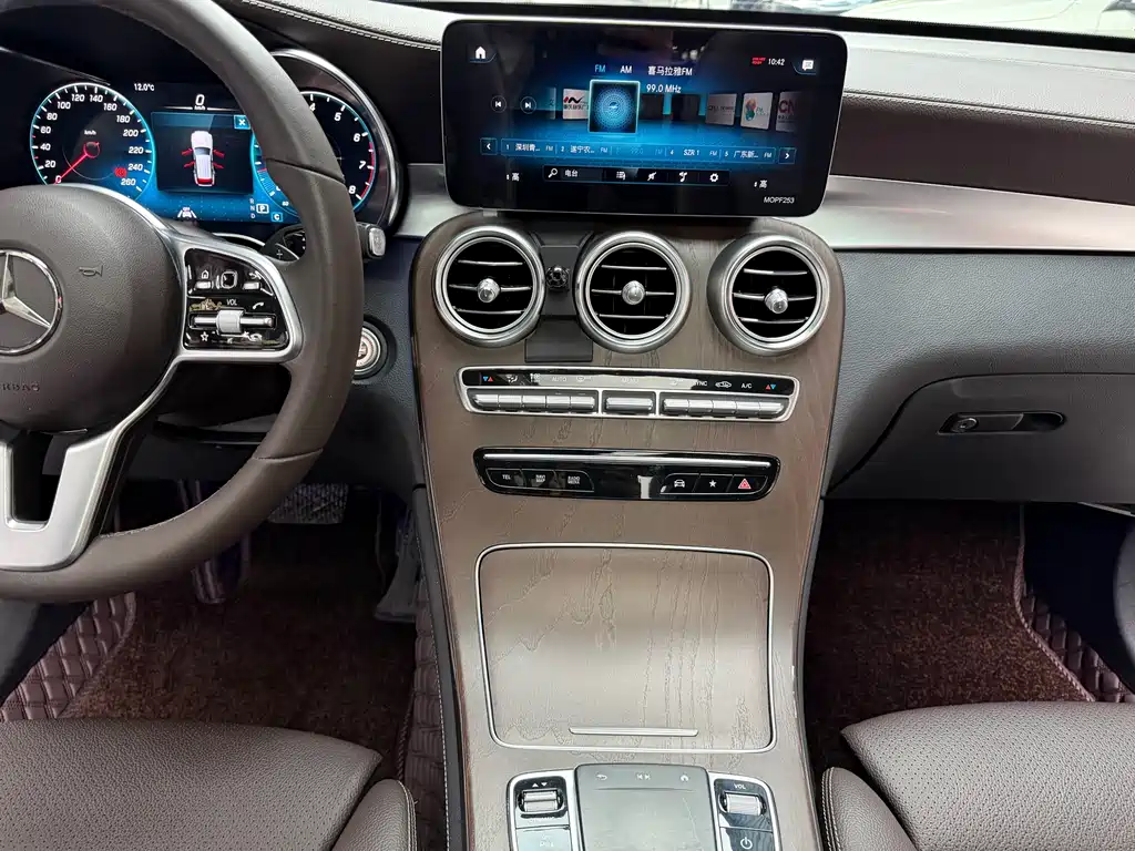Mercedes-Benz GLC 2020 — фото 16