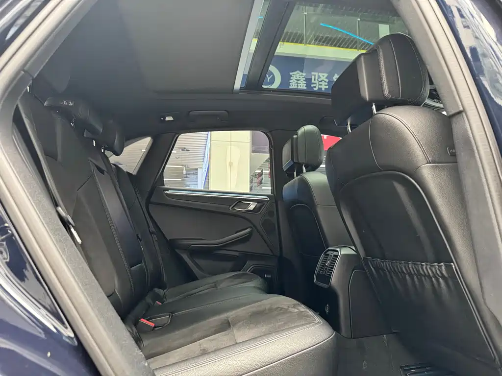 Porsche Macan 2019 — фото 19