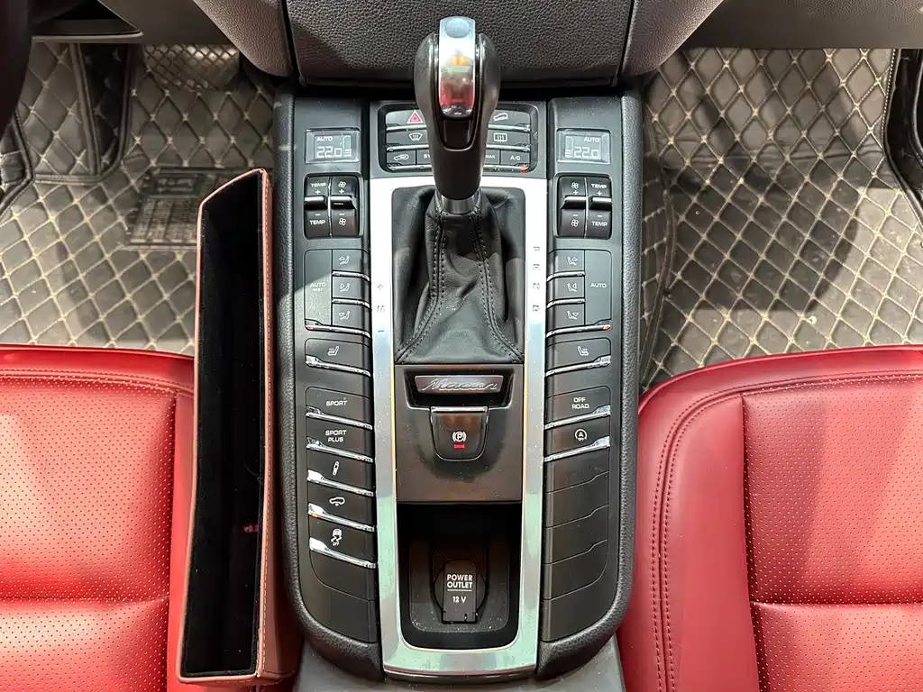 Porsche Macan 2015 — фото 18