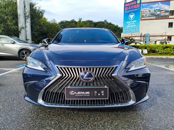 Lexus ES 2021